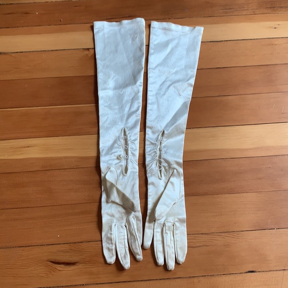 Antique White Satin Long Vintage Evening Gloves - Picture 3 of 7